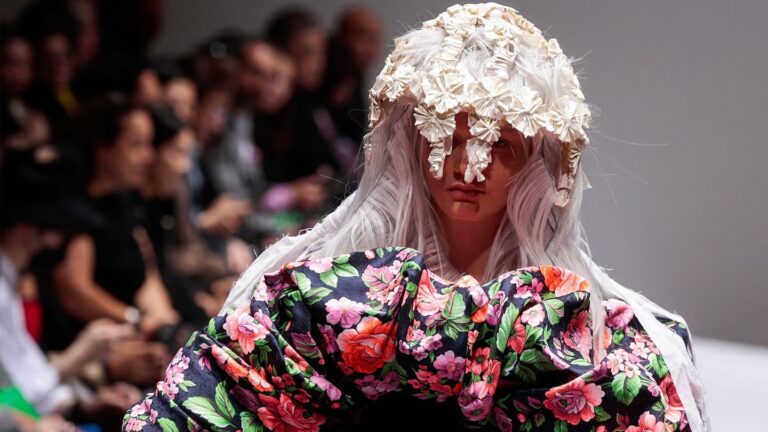 About Comme Des Garcons Fashion with Avant-Garde Innovation