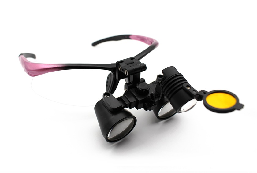 Benefits of Using Dental Loupes with Integrated Lighting