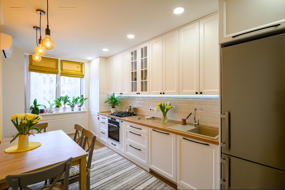 The Benefits of Custom Cabinetry for Kitchens, Bathrooms, and Living Spaces